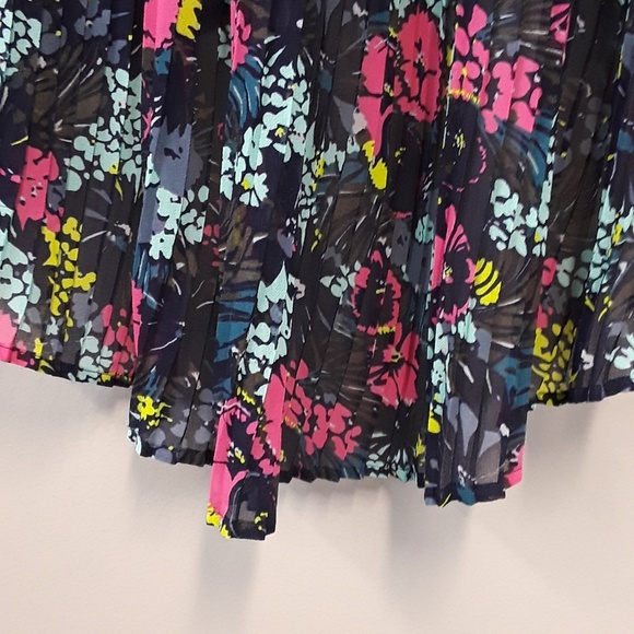 KIMCHI Blue Black & Pink Floral Hi Low Skirt - Picture 8 of 8